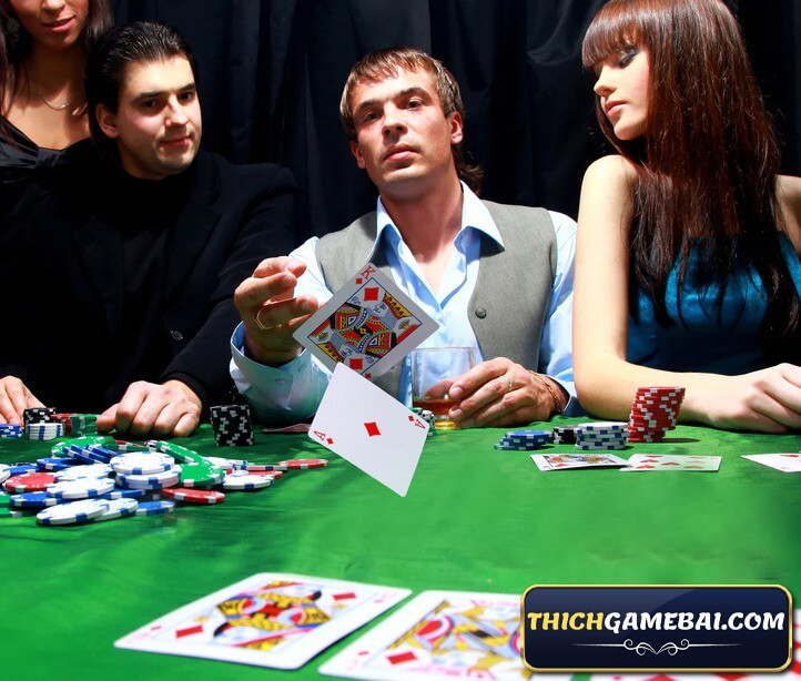 Poker là gì? cách chơi Poker đại chiến thế nào? luật chơi Poker  online khác gì ngoài đời thực? Poker việt nam có những biến thể nào? Hãy cùng phân tích & làm rõ